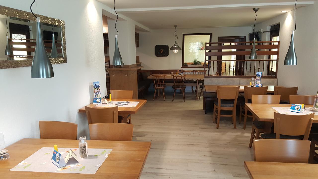 佐拉斯度班酒店 贝曼廷根 外观 照片