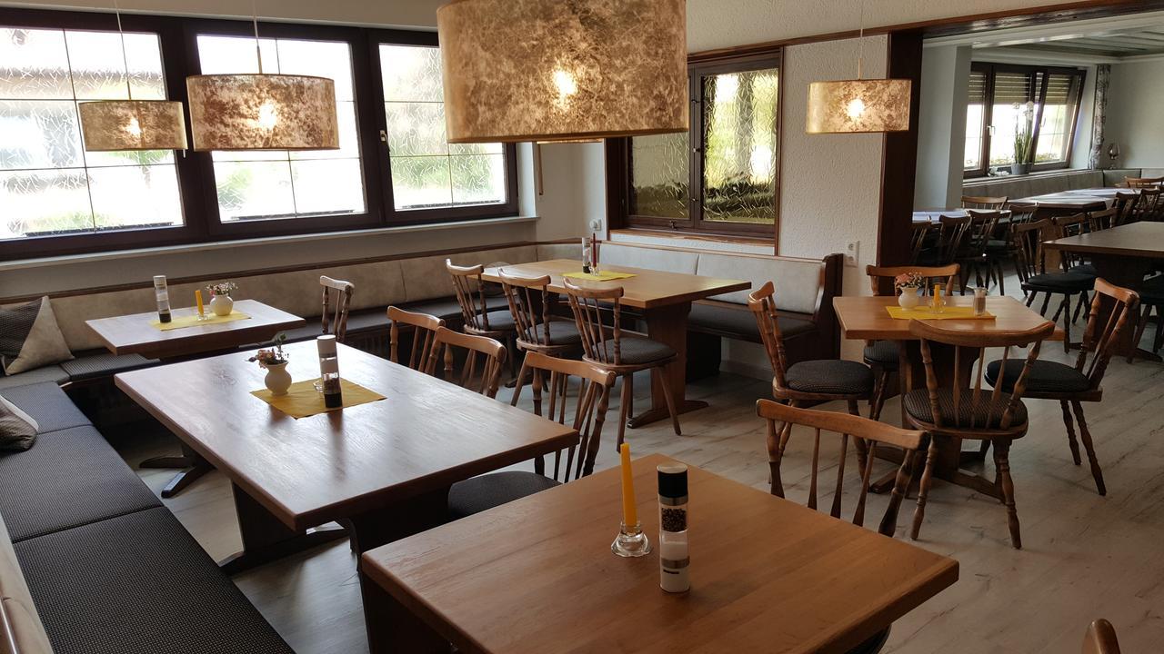 佐拉斯度班酒店 贝曼廷根 外观 照片
