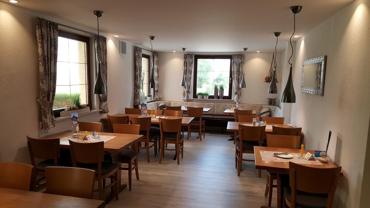 佐拉斯度班酒店 贝曼廷根 外观 照片
